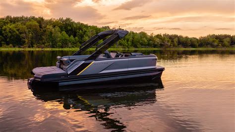 Manitou pontoon - 2023 Manitou EXPLORESUPERIOR DESIGN AND INNOVATIONSThis pontoon was designed to rise above in every way, and elevate the on-water experience to a whole new l...